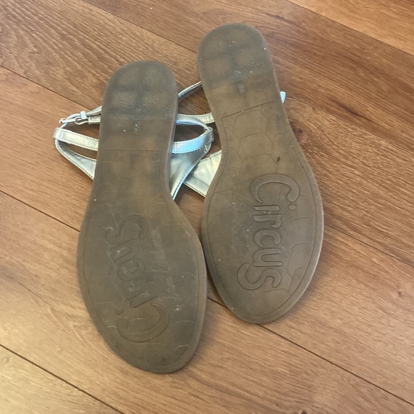 Silver sandals. - Picture 2 of 3